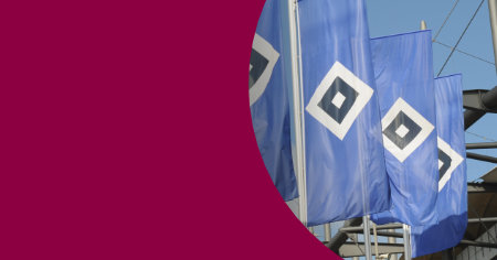 HSV-Fahnen vor Stadion
